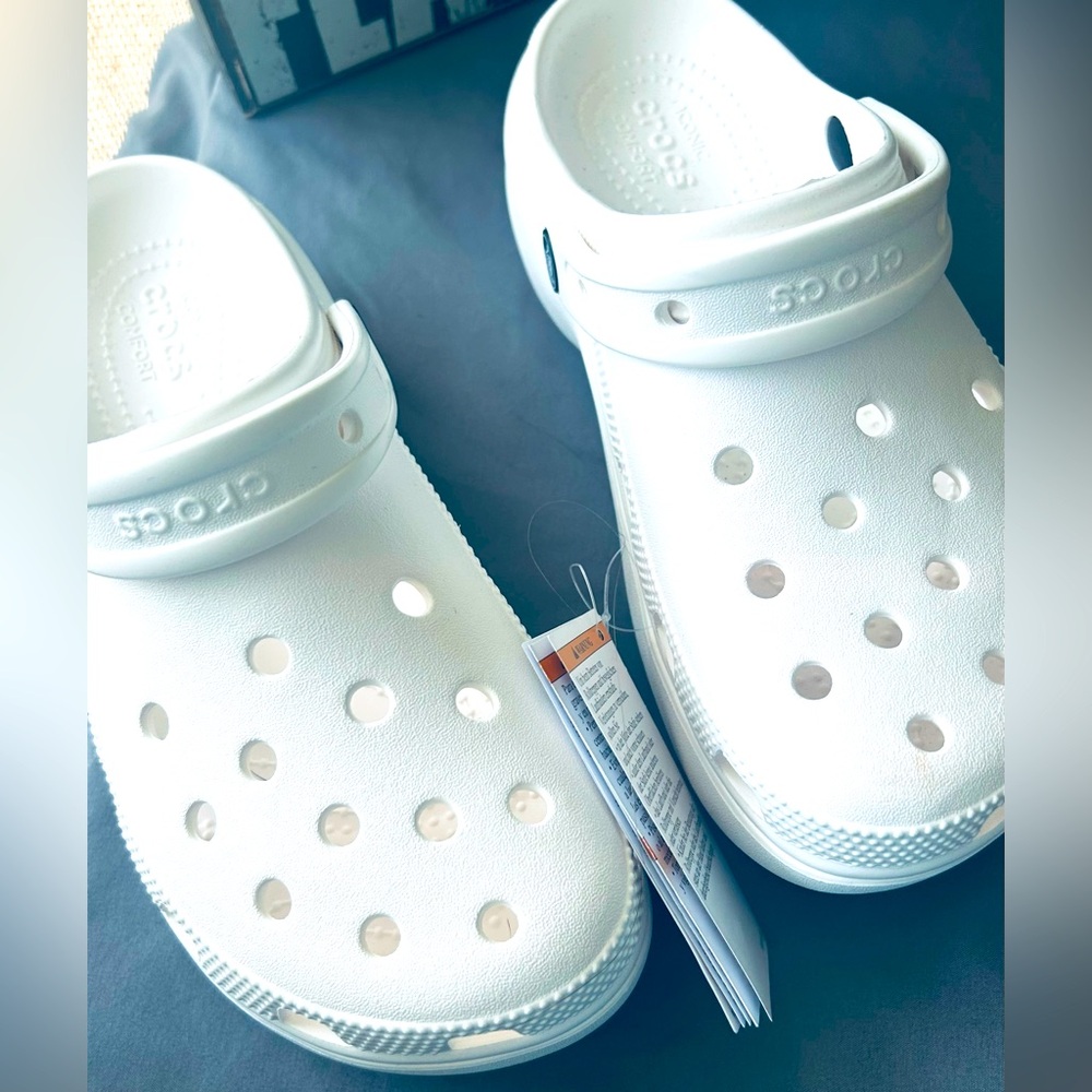 Brand NEW CROCS! Women’s size 8